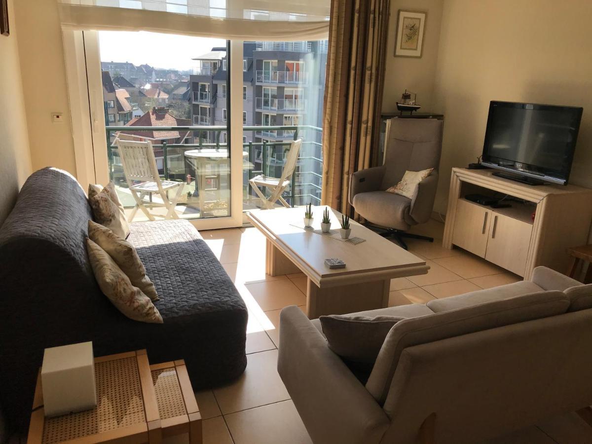 Appartement Pablo met garagebox 50m van zee Koksijde Buitenkant foto