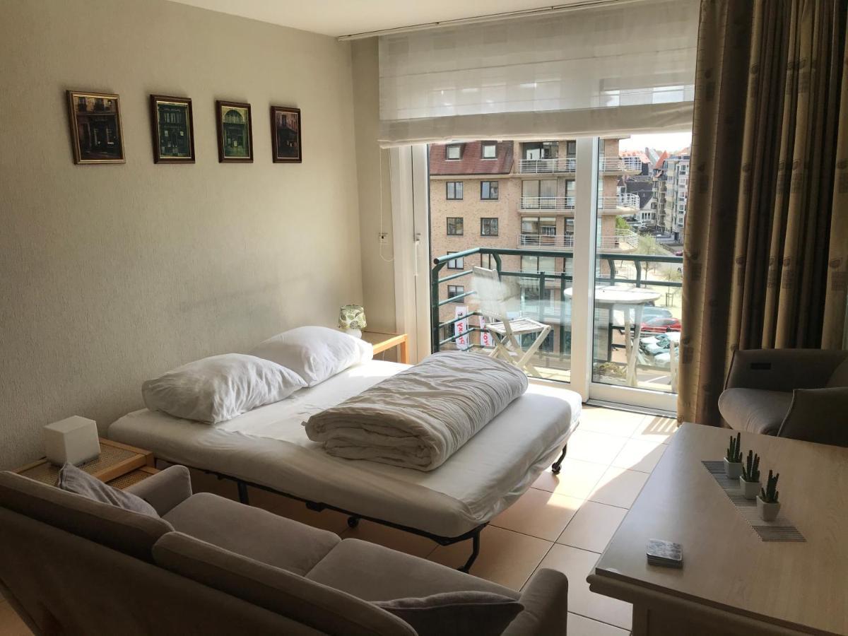 Appartement Pablo met garagebox 50m van zee Koksijde Buitenkant foto