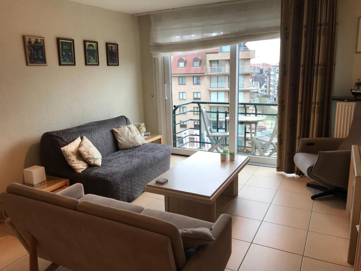 Appartement Pablo met garagebox 50m van zee Koksijde Buitenkant foto
