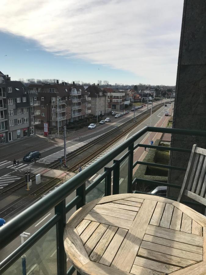 Appartement Pablo met garagebox 50m van zee Koksijde Buitenkant foto