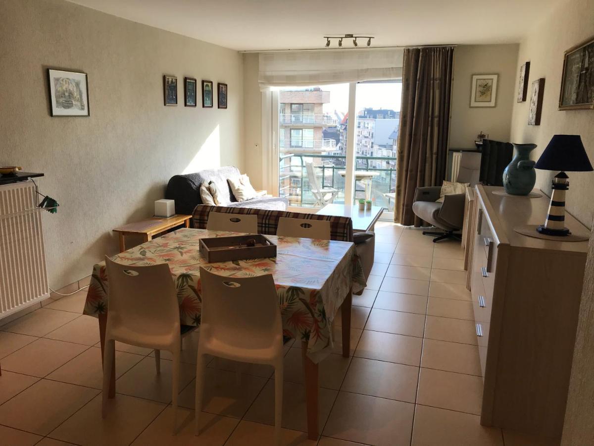 Appartement Pablo met garagebox 50m van zee Koksijde Buitenkant foto