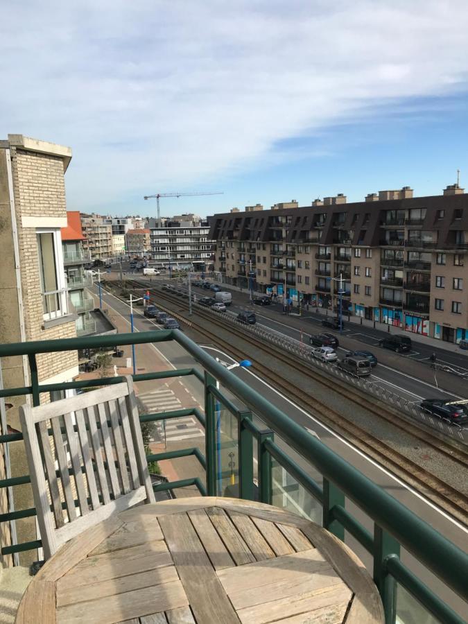 Appartement Pablo met garagebox 50m van zee Koksijde Buitenkant foto