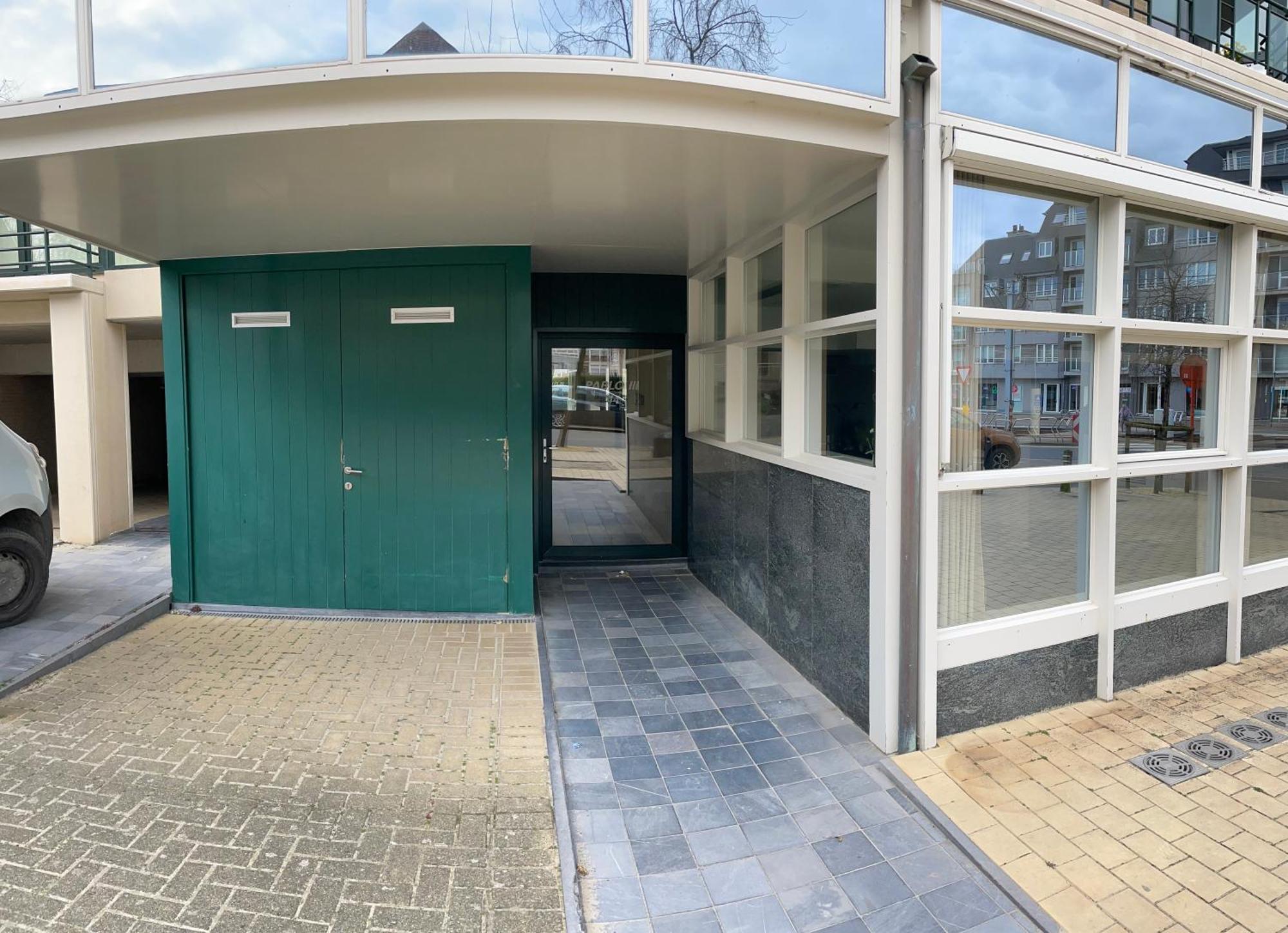 Appartement Pablo met garagebox 50m van zee Koksijde Buitenkant foto
